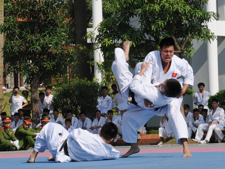 Cảnh sát dự bị đặc nhiệm luyện võ, chống khủng bố