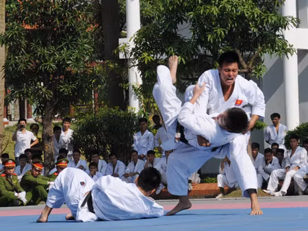 Cảnh sát dự bị đặc nhiệm luyện võ, chống khủng bố