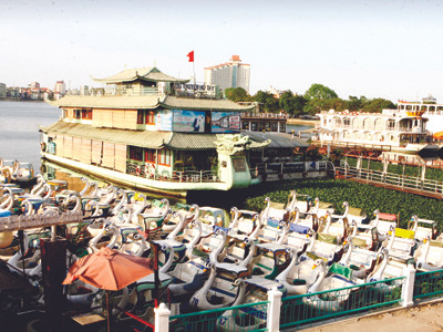 Hồ Tây có cầu cảng