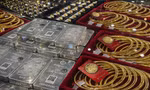 Giá vàng bạc tăng giảm trái chiều 