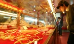 Giá vàng tăng giảm khó lường 