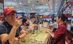 Giá vàng tăng không ngừng: Nên quản hay buông? 