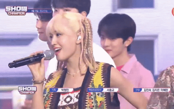 Momo là một trong những thành viên bị "ném đá" nhiều nhất vì giọng hát chói tai và lệch tông. Momo là một trong những thành viên bị "ném đá" nhiều nhất vì giọng hát chói tai và lệch tông.