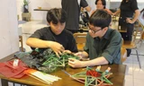 Workshop làm lồng đèn Trung Thu thu hút bạn trẻ