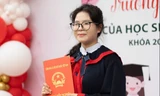 Nữ sinh ĐH Đà Nẵng nhận học bổng 'Nâng bước thủ khoa': ‘Cơ thể yếu hơn thì ý chí phải mạnh hơn’