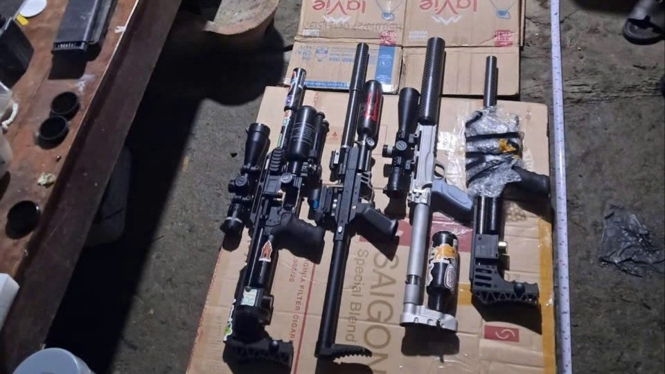 Tang vậy bị thu giữ tại nhà các đối tượng. z7158901973009-1123b84c87e646363d85f87dc1514780.jpg