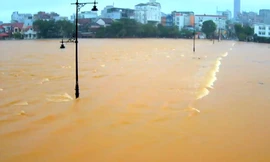 Lũ xấp xỉ báo động 3, nhiều vùng thấp trũng ở Huế tái ngập