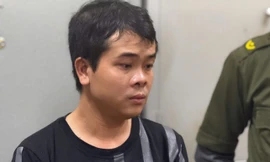 Đưa con đi học, giật dây chuyền của bé gái lớp 1