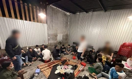 Bắt quả tang 18 đối tượng nam nữ ‘sát phạt’ tại quán cà phê ở Huế