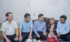 Thường trực Ban Bí thư Trần Cẩm Tú: Huế cần tập trung cao nhất cho công tác khắc phục hậu quả thiên tai