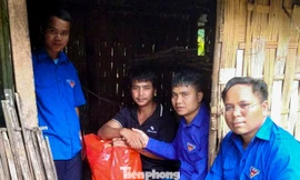 Những phần quà nghĩa tình gửi đến gia đình có công và đoàn viên khó khăn