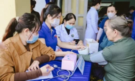 Đà Nẵng: Khám bệnh, phát thuốc miễn phí và tặng quà bà con vùng cao sau mưa lũ