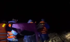 Xuyên đêm vượt 20km đường núi lở, khiêng cáng đưa 3 nạn nhân nguy kịch đi cấp cứu