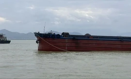 Lai dắt tàu hàng bị hỏng máy, trôi trên vịnh Đà Nẵng