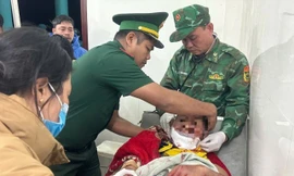 Trưởng thôn bị gấu tấn công kinh hoàng trên đường về nhà