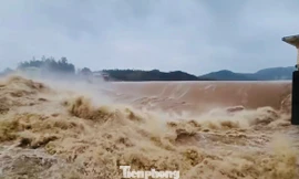 Mưa xối xả suốt đêm, lũ các sông ở Quảng Ngãi đang lên nhanh