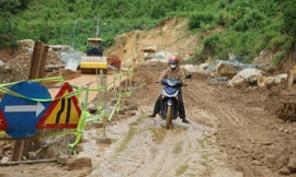 Ngổn ngang dự án sửa chữa taluy đường Trường Sơn Đông