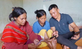 Từ 'nghèo thông tin' đến sinh kế bền vững