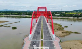 Cận cảnh cầu vòm thép đầu tiên ở Quảng Ngãi mang tên Phước Lộc