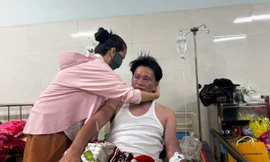 Khen thưởng những tập thể, cá nhân trong hành trình cứu 3 ngư dân trôi dạt 48 giờ giữa bão biển