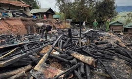'Bà hỏa' thiêu rụi 2 ngôi nhà gỗ của đồng bào Xơ Đăng