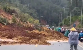 Quốc lộ 24 qua Măng Đen xuất hiện nhiều vết nứt và sạt lở