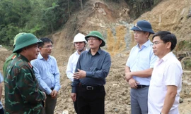 Phó Thủ tướng Hồ Quốc Dũng: Khẩn trương đưa lương thực, thực phẩm đến các thôn bị cô lập