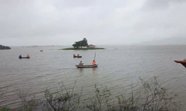 Rủ nhau đi bắt chuột, ghe chìm khiến một người tử vong