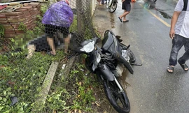 Xe máy kẹp 3 lao vào trụ hàng rào lưới B40, 1 học sinh tử vong