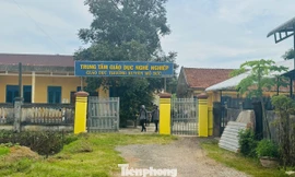 Bất an học trong những phòng 'chờ sập' 