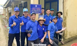 ‘Biệt đội thợ xây’ trao cần câu cho thanh niên khó khăn