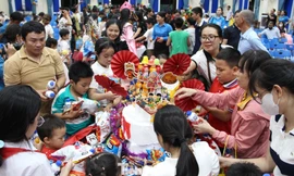 Gần 1 tỷ đồng mang Trung thu đến với con công nhân khó khăn ở Đà Nẵng