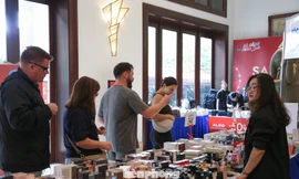 Đà Nẵng: Khách Tây cũng 'săn sale' hàng hiệu 