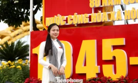 Bạn trẻ Đà Nẵng rộn ràng xuống phố chụp ảnh dịp Tết Độc lập