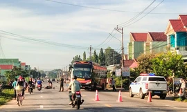 Ô tô khách va chạm liên hoàn, 2 vợ chồng đi xe máy tử vong