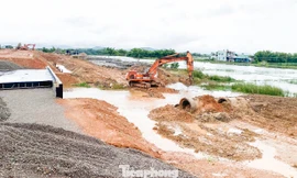 Lo đường công vụ dự án thành 'đập nhân tạo', Gia Lai yêu cầu khẩn trương tháo dỡ