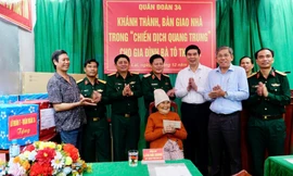 Gia Lai bàn giao ngôi nhà đầu tiên trong 'Chiến dịch Quang Trung'
