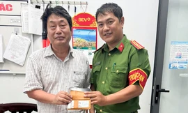 Khách Hàn Quốc du lịch Quy Nhơn nhanh chóng tìm được ví, điện thoại bị mất