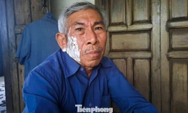 Sau trận lũ không còn gì ngoài hai bàn tay trắng và đôi chân trần