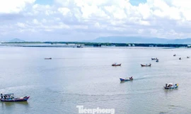 Nhọc nhằn mưu sinh giữa sóng nước Thị Nại