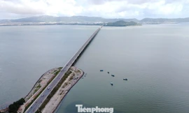 Gia Lai: Cấm phương tiện qua cầu vượt biển dài nhất, khẩn trương sơ tán dân 