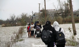 Gia Lai: Người dân mong nâng cấp một con đường để vượt qua mùa nước lũ