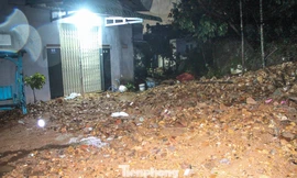 Đất đá bất ngờ đổ sạt xuống nhà dân ở Gia Lai