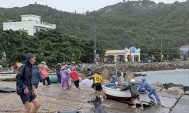 Xã đảo duy nhất ở Gia Lai khẩn trương chèn chống nhà cửa phòng chống bão 13