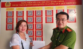 Chuyển nhầm hơn 700 triệu cho người lạ, người phụ nữ được công an giúp nhận lại