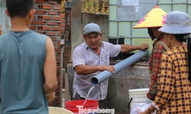 Gia Lai huy động xe tiếp nước cho người dân sau bão