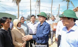 Phó Thủ tướng Hồ Quốc Dũng: Không để người dân thiếu ăn, không có chỗ ở sau bão số 13