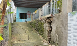 Hiện trường sạt lở nghiêm trọng, nhà cửa nứt toác ở Đắk Lắk