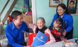 Tuổi trẻ Đà Nẵng giữ gìn thơ ca dân gian từ những người Mẹ Anh hùng