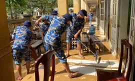 Vùng 3 Hải quân giúp dân khắc phục hậu quả sau mưa lũ